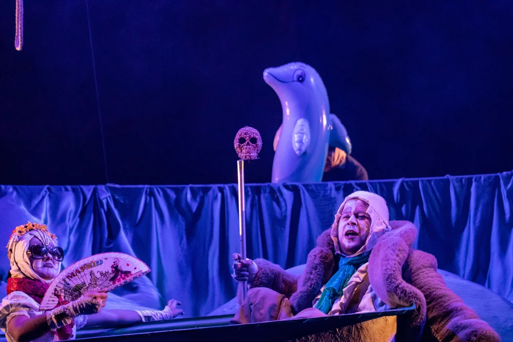El absurdo y la crítica política se destacaron en el quinto día del Festival Internacional de Teatro