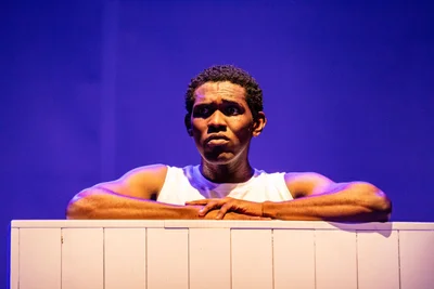 Negro: una poética del cuerpo en tensión